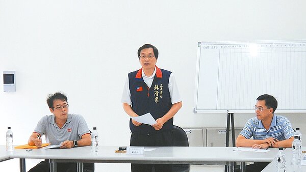 問vs.答
東港共和新村眷改戶聯署陳情後,立委蘇清泉昨天到場主持說明會,軍方也派人出席說明。 記者蔣繼平/攝影
