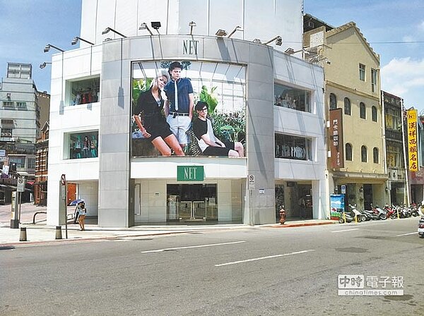 市議員高嘉瑜昨在財政建設部門質詢時質疑,西門町成都路上一處市有地遭占用數十年,甚至蓋起房子,即NET大樓。雙方訴訟和解後,屋主需無條件清空並返還土地,拆除前每月另需付86萬5000元;不過,高質疑租金低於市價3分之1,且原定6月底拆除的建物至今仍未拆,有圖利之嫌。(高嘉瑜議員研究室提供)