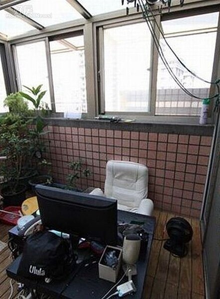 6.家中的大露台變成了「網咖」。