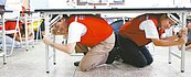 地震警報響　馬總統躲桌下