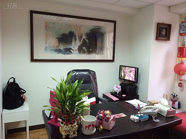 2.牆上的山水畫,是王太田大師的作品。