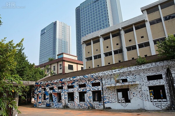 柯文哲曾表示將保留南港瓶蓋工廠,但在東區門戶計畫下,欲拆除做為都更建地使用,遭民眾砲轟政見跳票。(好房網News記者 陳韋帆/攝影)