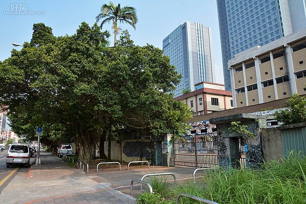 歷任政府常以公共建設作為拉抬經濟成長的處方箋,扁與馬政府各有《擴大公共建設投資特別條例》、《振興經濟擴大公共建設別條例》,條文17條,內文多大同小異。(好房網News記者 陳韋帆/攝影)