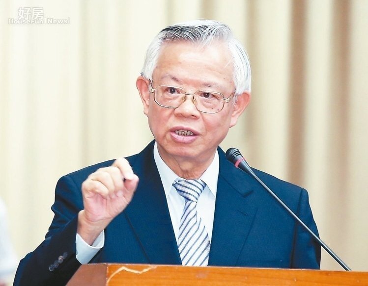 央行總裁彭淮南昨天赴立法院財委會進行業務報告,表示央行整理美聯準會具投票權理事的談話,預期12月升息一碼機率高。 (聯合報記者陳柏亨/攝影)