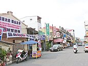 大溝頂街屋喊拆　店家怒
