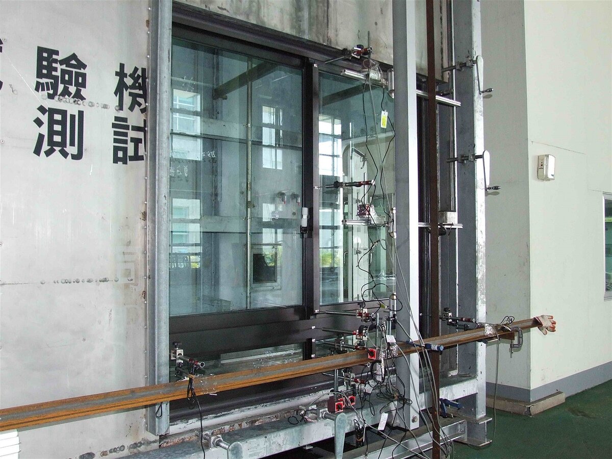 內政部推動門窗風雨試驗制度。圖／內政部提供