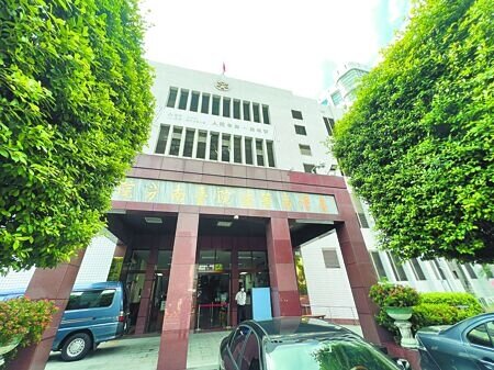 
台南市一對夫妻為了價值1100萬元的房產對簿公堂。一審認定男方拋棄權利且逾期起訴，不經言詞辯論逕行駁回；但上訴後，台南高分院以原審程序有重大瑕疵，不經言詞辯論也廢棄發回重審。（本報資料照片）
