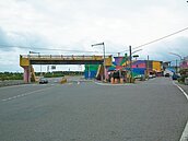 台東「最美天橋」　晚霞一覽無遺