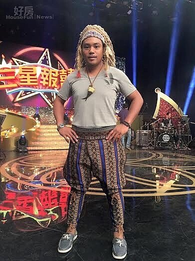 1.來自台東、擁有原住民血統的藝人撒基努,幽默逗趣的談話風格,經常為各大綜藝節目邀約的對象。