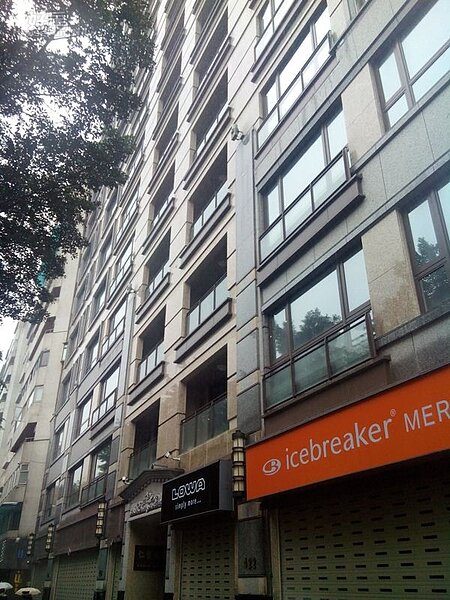 4「仁愛尚華」位在仁愛路四段、光復南路口，地點絕佳。