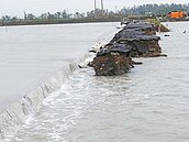 海水倒灌　布袋60戶淹60公分