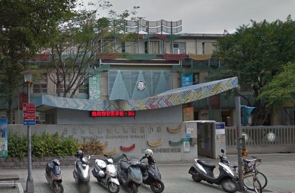 台北市萬華東園國小是地震優先收容學校，但卻是海砂屋（翻攝google map）