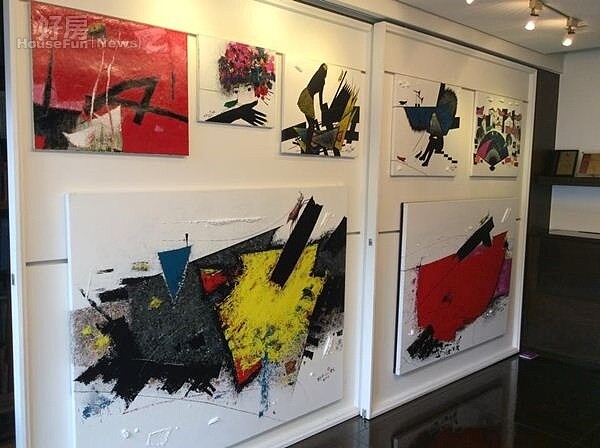 
4.從事過室內設計，紀老師將小空間發揮最大值，即使在家，也能擁有舉辦畫展的專業呈現。