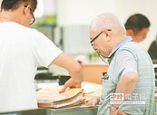日子難過　平均57.8歲才退休
