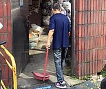 甘苦人「裝幸福」　2份工才能養家活口