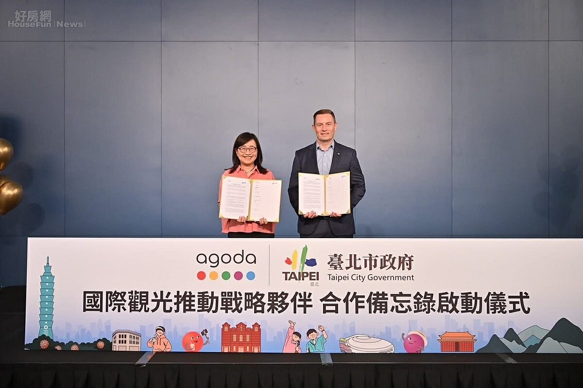 台北市副市長林奕華與Agoda全球資深副總裁Andrew Smith完成MOU啟動儀式。圖／台北市觀傳局提供