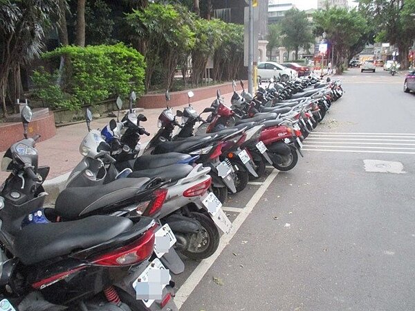 北市汽車格在年底前將全面收費。（ 聯合報資料照片）