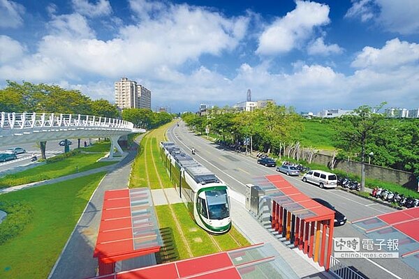 高雄軌道經濟,明年全面發酵。(中國時報)