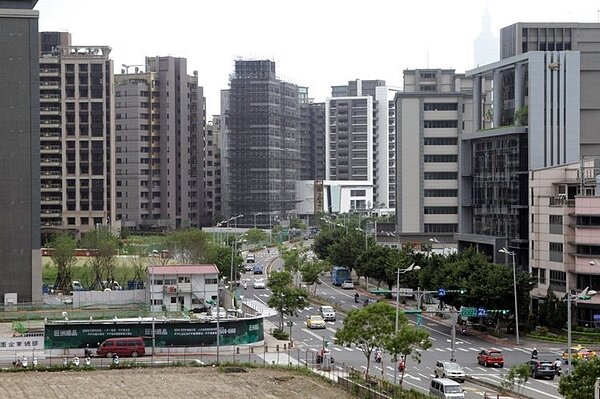 房地交易所得的計算新制和舊制不同,舊制是按房屋出售總價扣除原始取得成本及必要費用,新制則是按房地出售總價扣除原始取得成本及必要費用後,再扣除土地漲價總額。(圖/聯合時報)