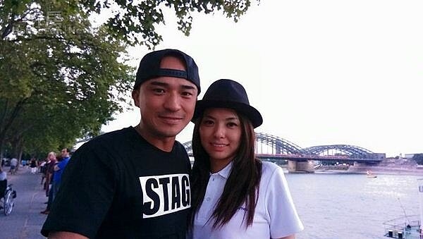 2.小馬今年八月脫離單身,與女友小米公證結婚。(取自小馬臉書)