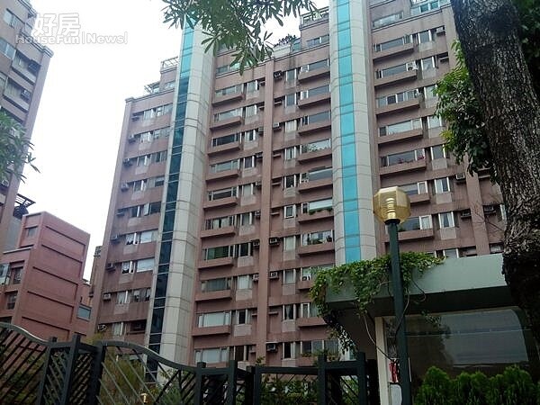 3位在明水路第一排的「圓山岳陽樓」，房價每坪逾百萬元。
