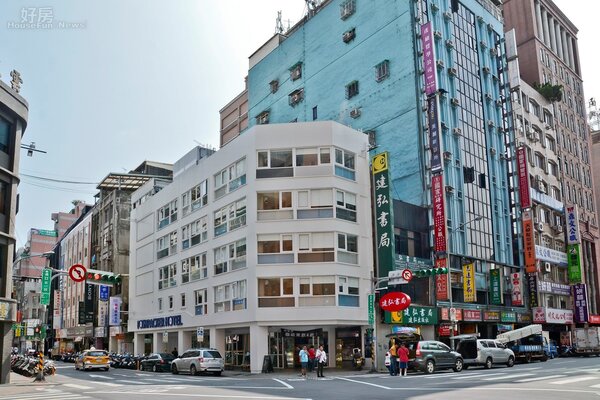 重慶南路不再是書店一條街，商務旅館充斥其中。（好房網News記者 陳韋帆／攝影）