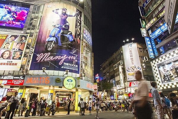 日租套房雖然違法但便宜又大碗，是背包客最愛，不過近來意外頻傳，讓北市府要求國際租屋網站上違法的店家通通下架。（好房網雜誌提供）