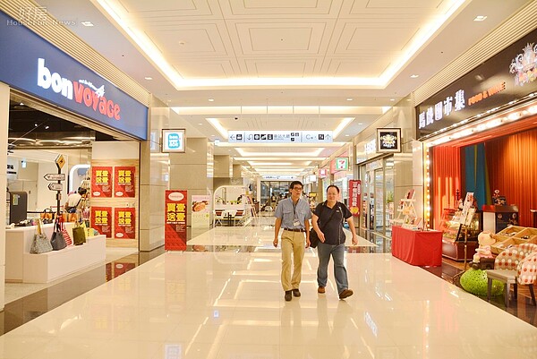 南港車站內有City-link商場供遊客購物。(好房網News記者 陳韋帆/攝影)