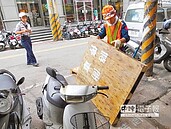 拖違停拆路障　淡水英專路淨空