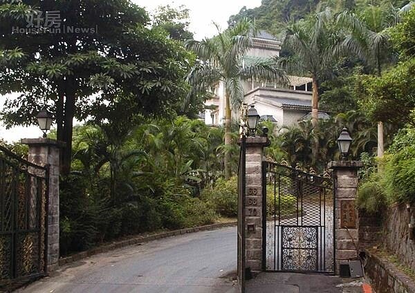 3吳宗憲當年位在「高林閣」的別墅門口。
