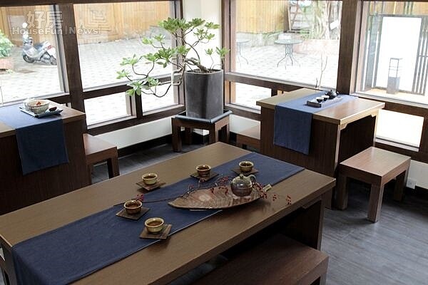 11.一樓規劃的風格茶館,室內古意盎然。