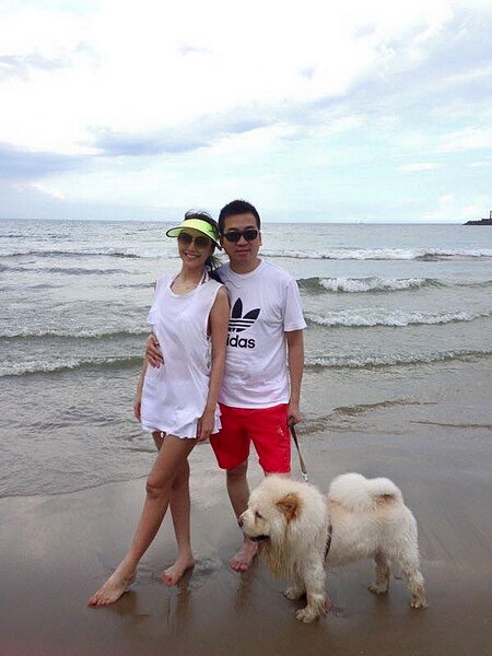 「驚世夫妻」因有積欠房租的紀錄,求租豪宅遭拒。(翻攝自王世均Facebook)