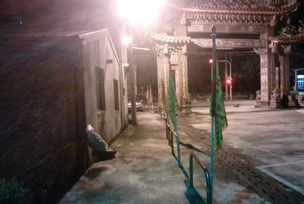 雲林一名網友爆料自己受到隔壁宮廟噪音轟炸多年,決定將細節公諸於世,希望得到應有的公道。(翻攝自MOBILE01網站)