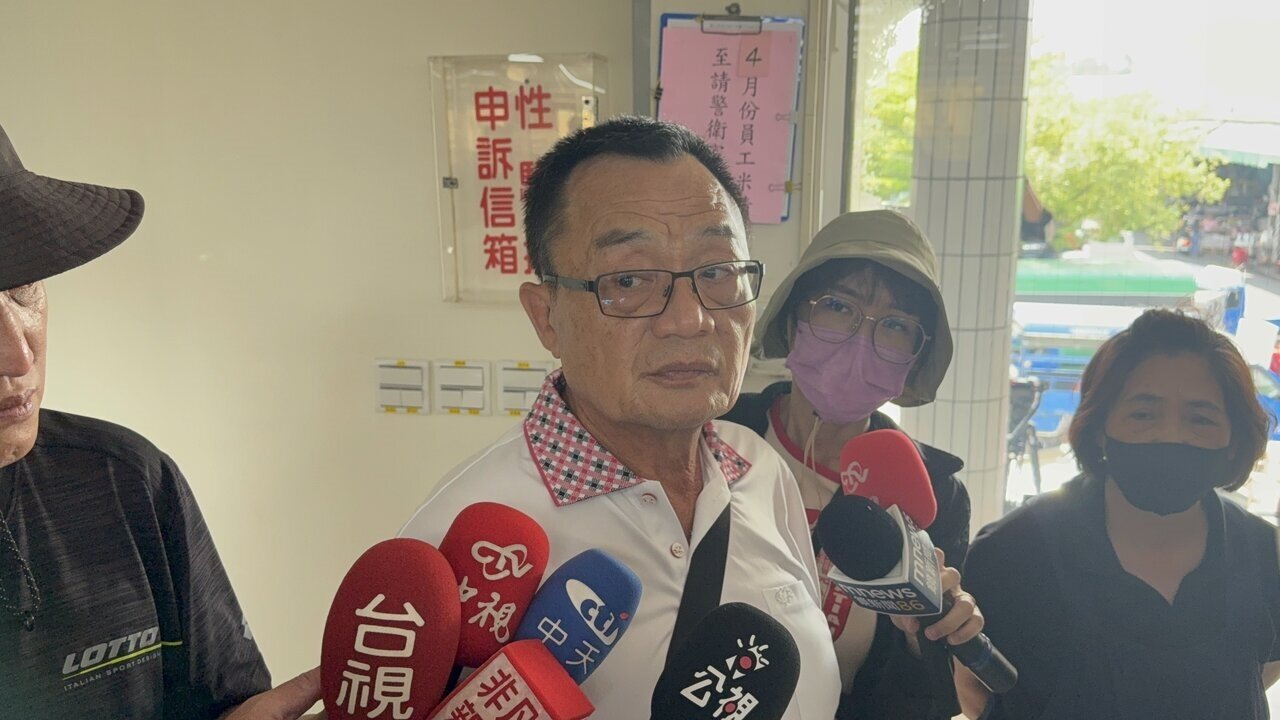 鳳山果菜市場市場促進會副主委紀宇峵表示，農會想要調漲租金就漲，從未與在地溝通，就連他們多日前發出開會通知，對方也不予回應。記者宋原彰／攝影 