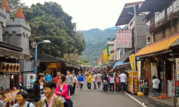 內灣老街一到假期就會滿滿人潮。(好房網News記者 陳韋帆/攝影)