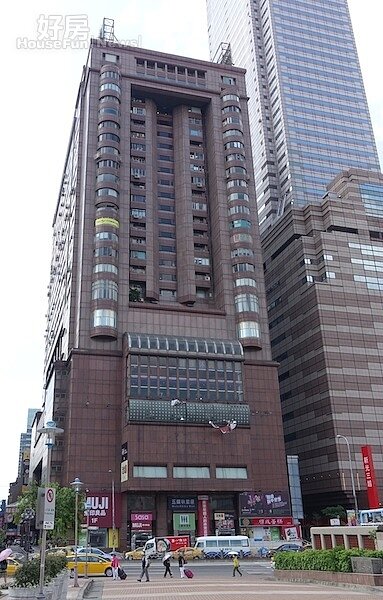 亞洲廣場大樓2樓商場順利標脫。(戴德梁行提供)