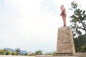 蔣經國銅像　再屹立俯視碧砂漁港