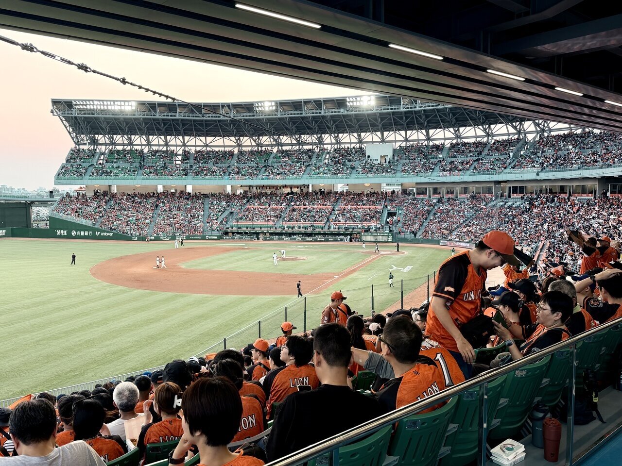 台南亞太國際棒球訓練中心成棒主球場自上月底中職例行賽開幕賽後，爭議不斷，台南市議會今要求市府提出專案報告，全面檢討現況並提出改善時程。圖／本報系資料照 