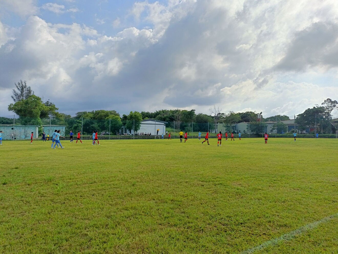 桃園市青埔足球場規畫青園國中校地後，三級足球隊可移至平鎮雙連坡足球場（見圖）訓練。圖：體育局提供