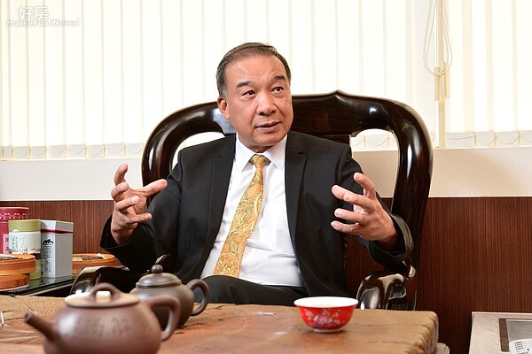 富旺國際董事長林正雄受訪情境。(好房網News記者 陳韋帆/攝影)