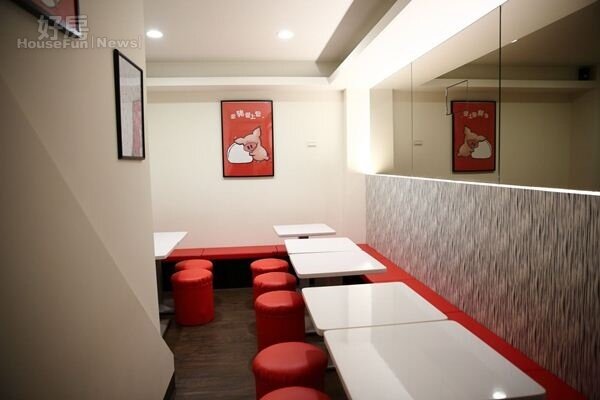 4.熱情紅色、刈包白色，運用紅白相間，呈現明快舒適的用餐環境。
