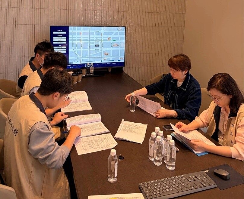 北市預售屋聯合稽查小組115年3月31日至4月2日至建案現場進行業務稽查。圖／北市政府地政局提供