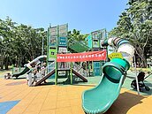 板橋孩子樂翻了！溪北公園新設遊戲場　親子共融新地標