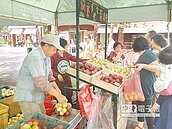 國道上賣菜　蔬果3小時被掃光