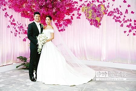 吳昕豪與胡亦蓮昨在台北文華東方酒店宴客。（圖／台新金提供）