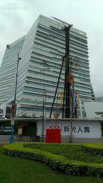 中信人壽大樓興建中。(好房網News記者賈蓉/攝影)