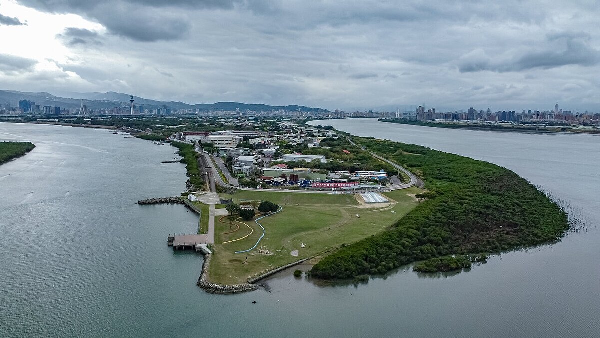 新北市府籌建蘆社大橋，將從圖中右側的新北蘆洲蓋到社子島，但目前卡關。圖／聯合報系資料照片 