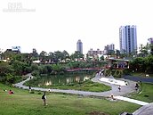 中市7期豪宅尬商辦