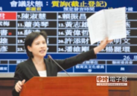 你們是肥貓↑民進黨立委鄭麗君20日上午質詢時指出,政府捐助財團法人明年度平均用人費用,超過100萬年薪達36個。(本報資料照片)