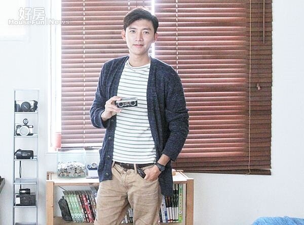 9.喜愛攝影拍照的曾少宗,家中也有相機蒐藏,還出版過《曼鏡頭》等書籍。